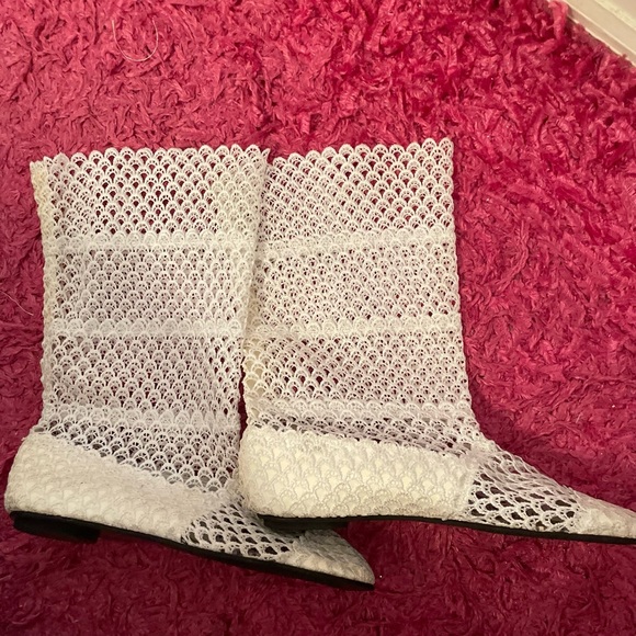 white lace summer boots, size (10,5-11) - Picture 8 of 10